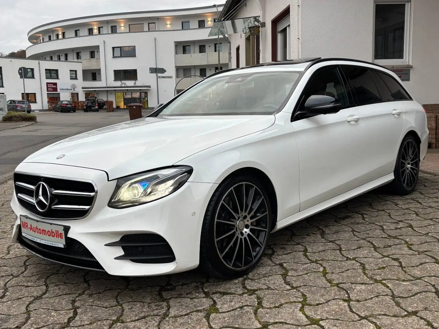Mercedes-Benz E 350 d T *AMG-Line*AHK*360° Kamera*Night-Paket* Weiß - 2