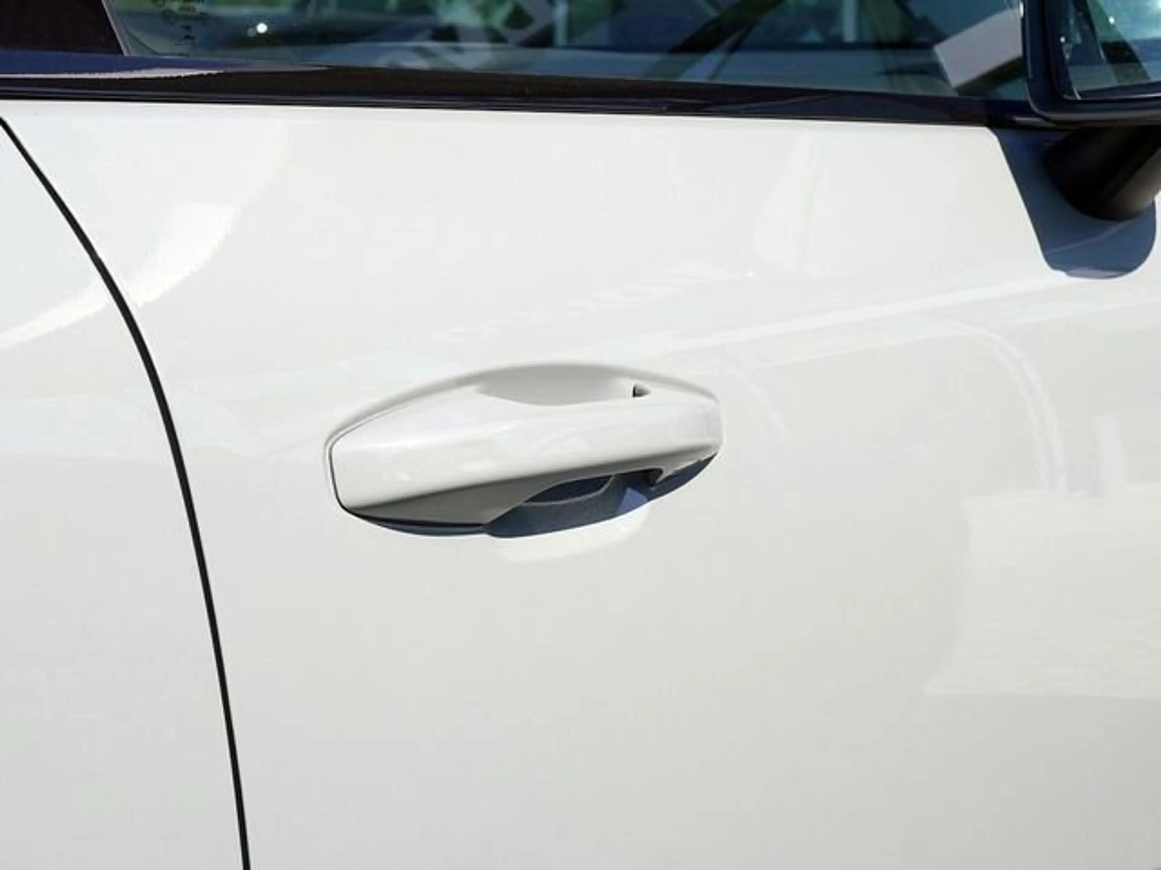 Volvo C40 Ultimate Recharge Pure Electric 2WD PANO — photo 9