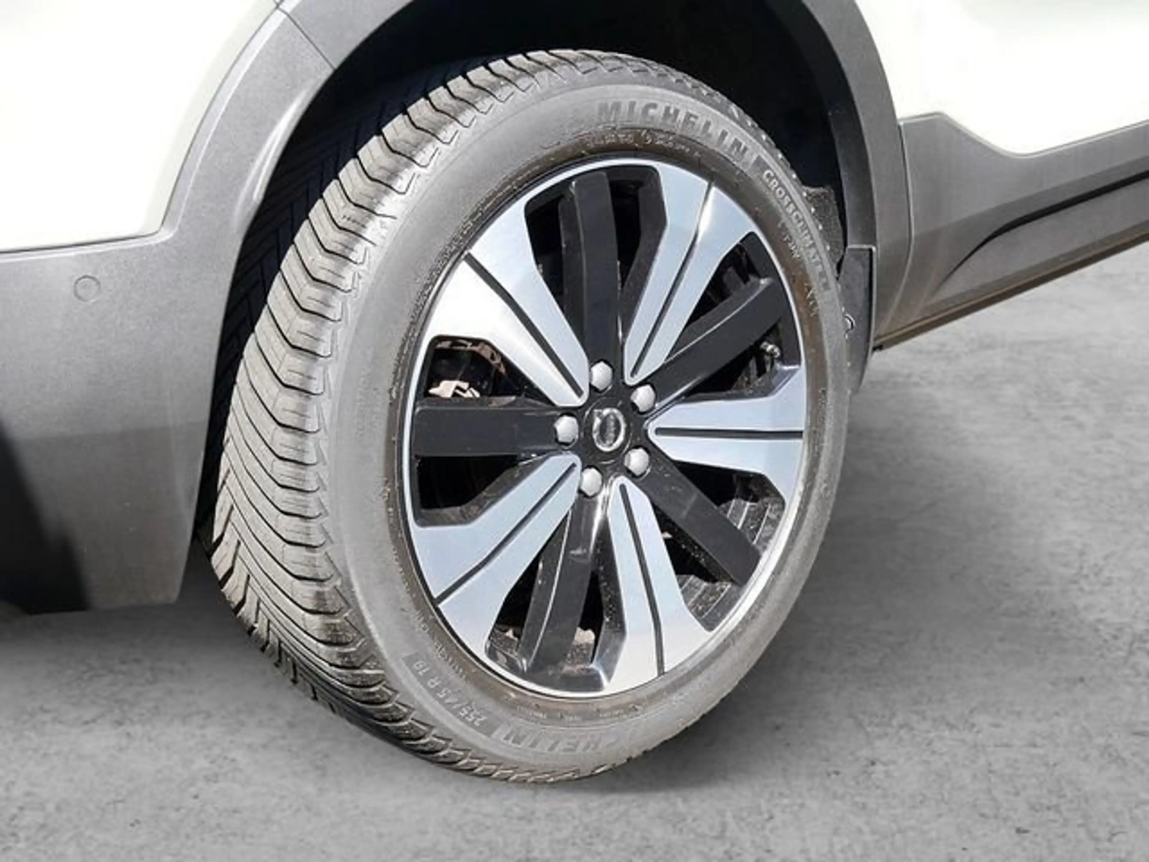 Volvo C40 Ultimate Recharge Pure Electric 2WD PANO — photo 10