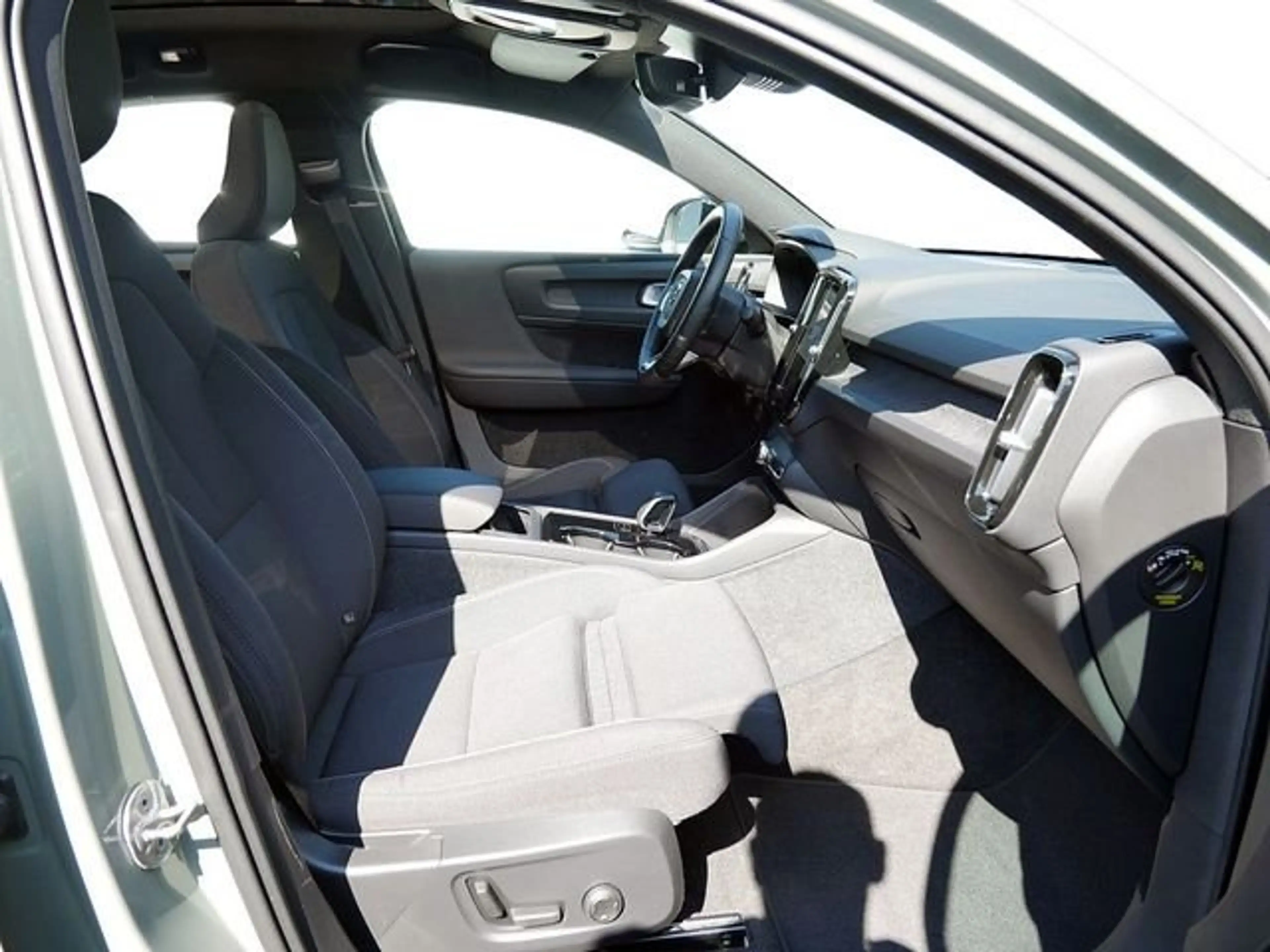 Volvo C40 Ultimate Recharge Pure Electric 2WD PANO — photo 5