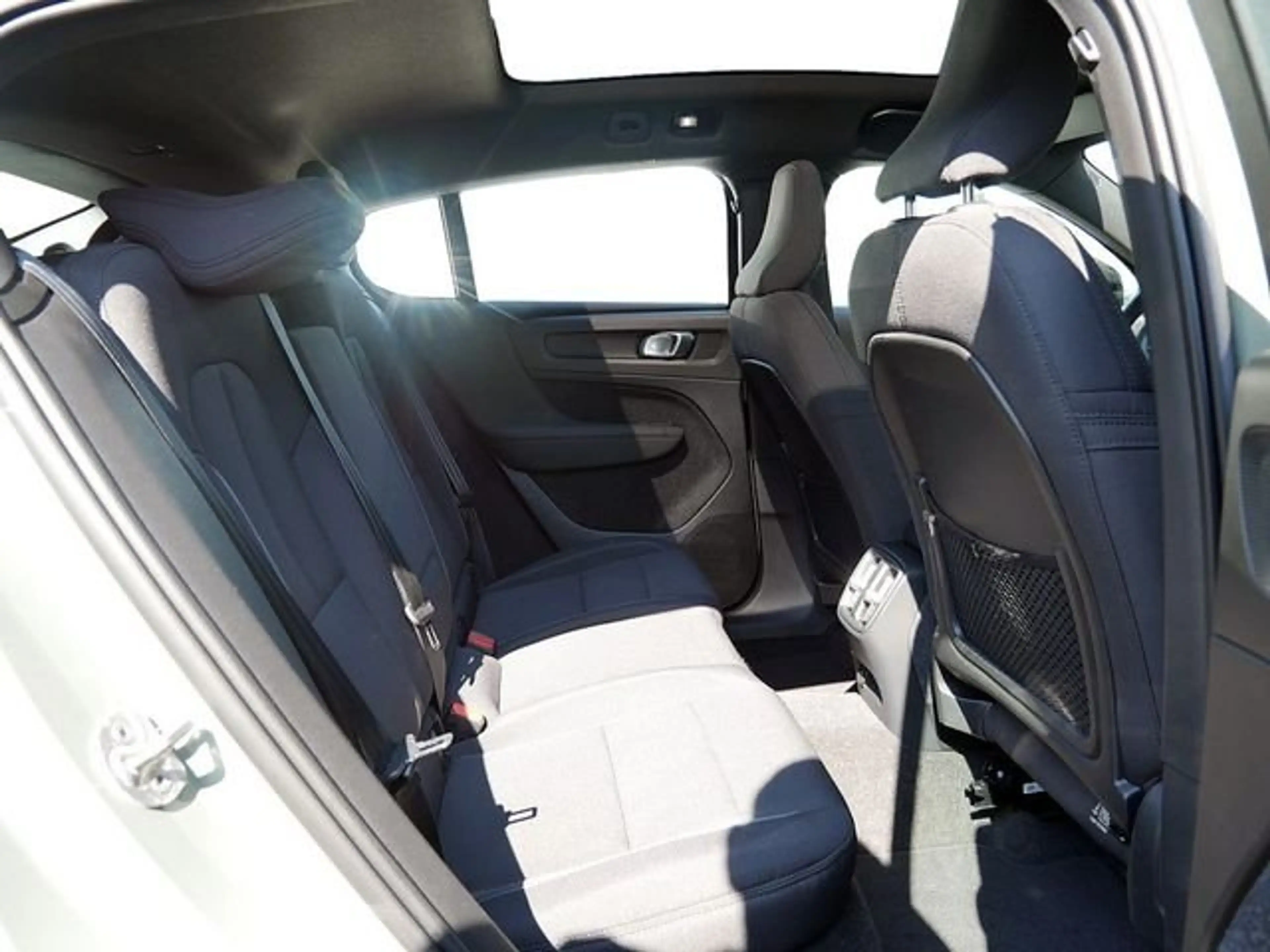 Volvo C40 Ultimate Recharge Pure Electric 2WD PANO — photo 6