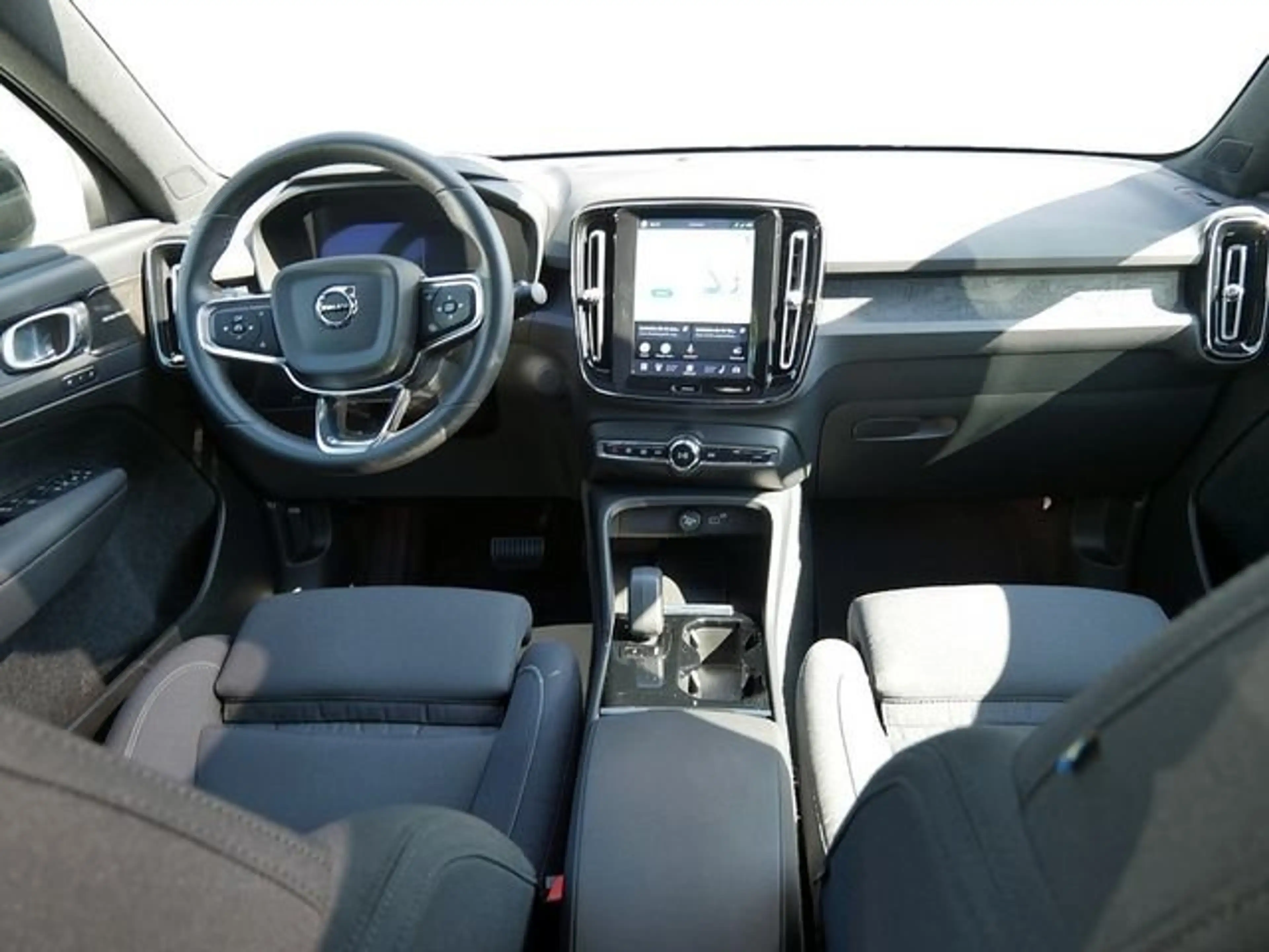 Volvo C40 Ultimate Recharge Pure Electric 2WD PANO — photo 8