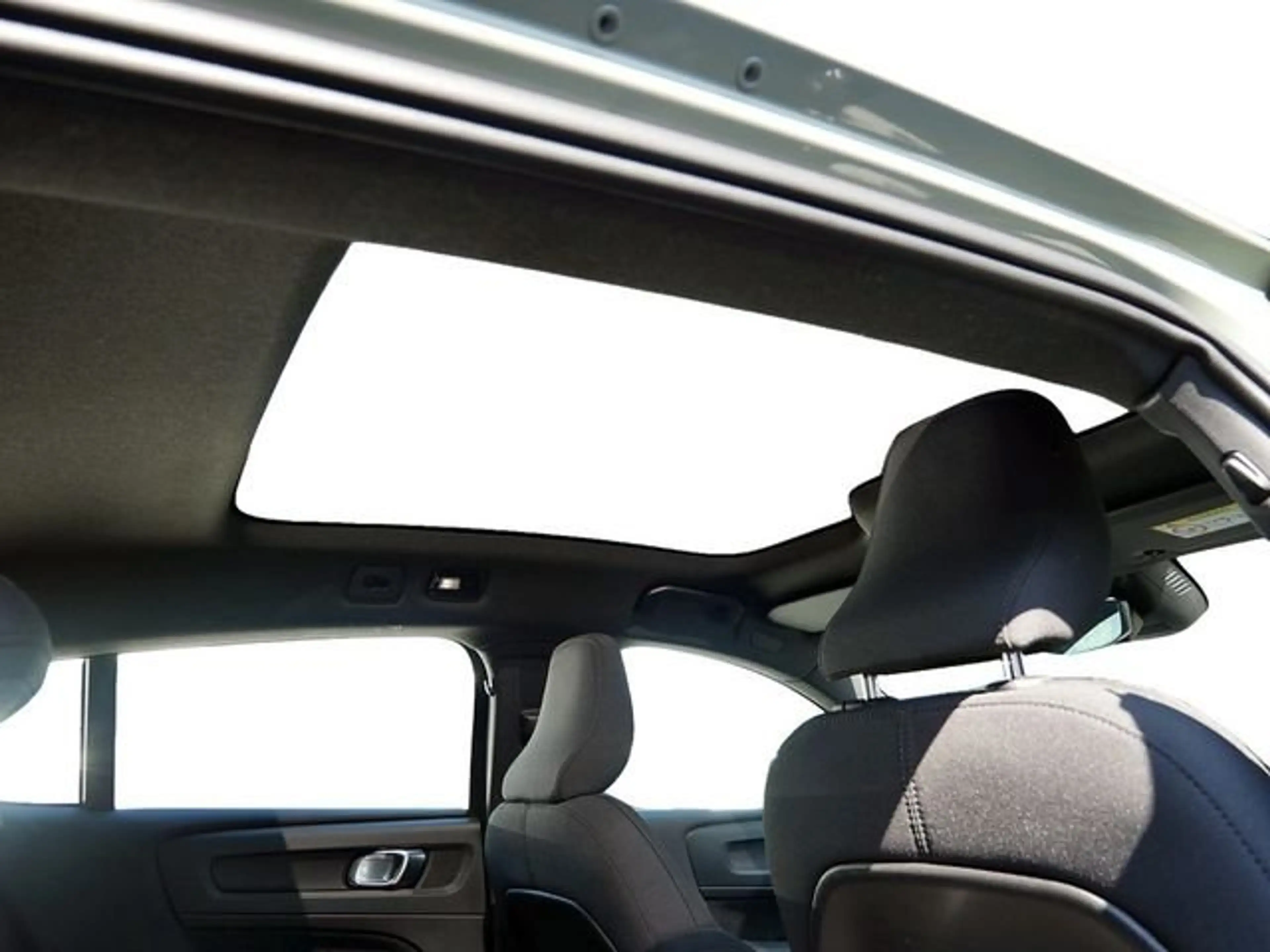 Volvo C40 Ultimate Recharge Pure Electric 2WD PANO — photo 7