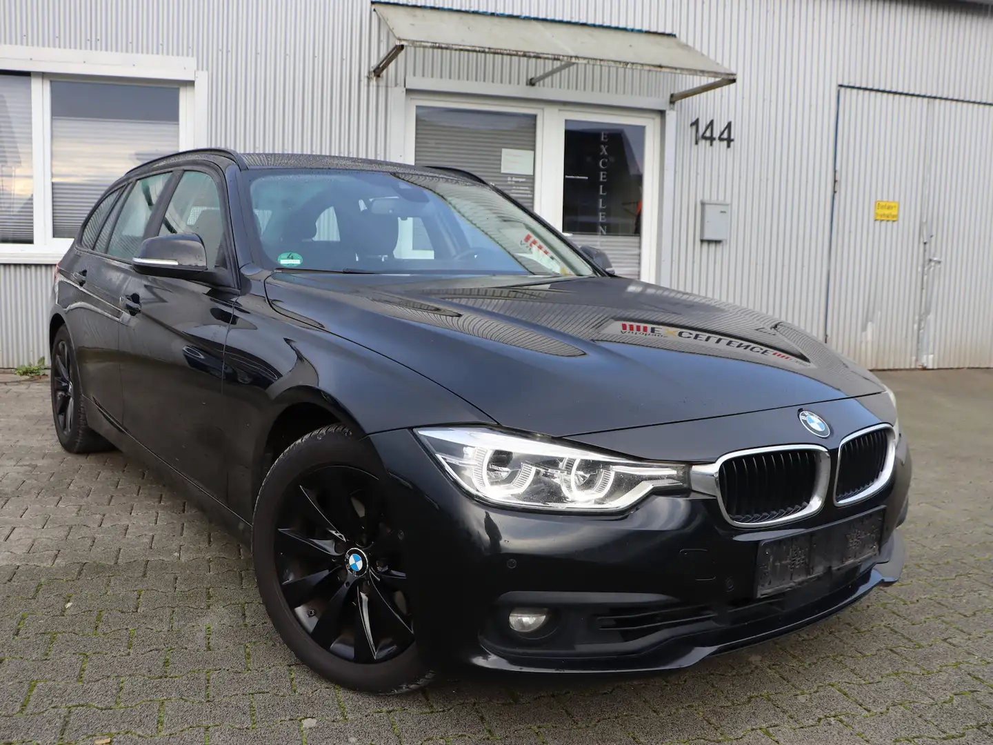 BMW 330 330d Touring xDrive Advantage / LED, HEAD-UP Noir - 1