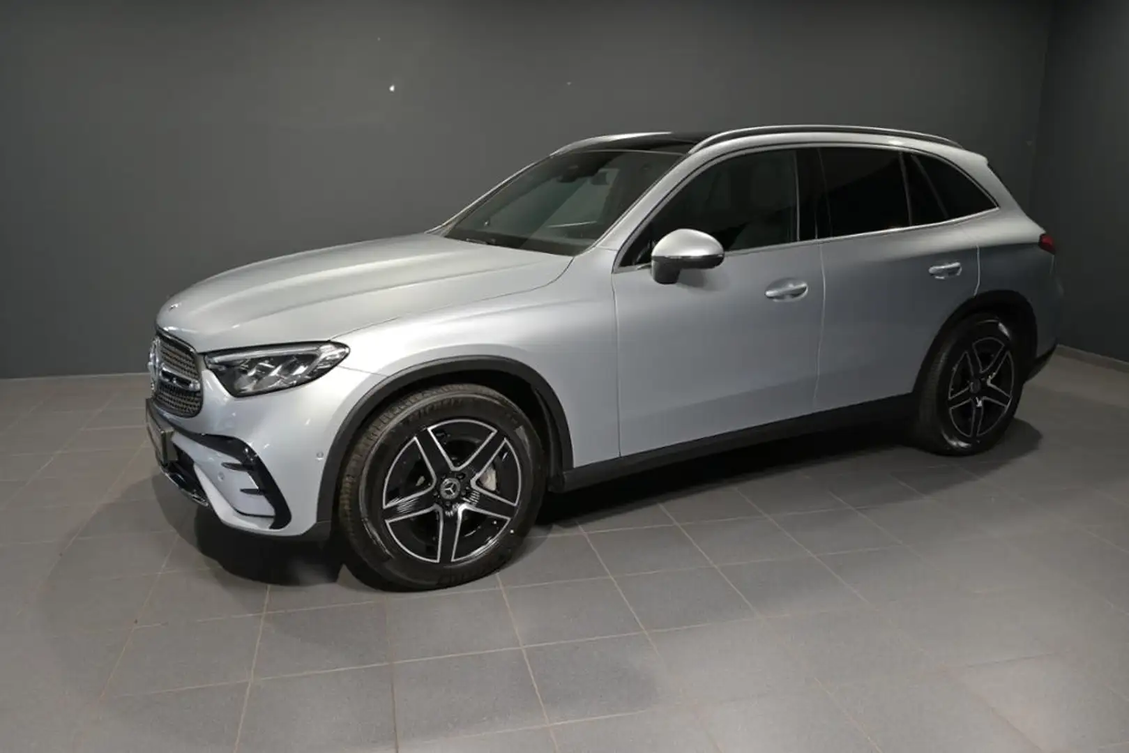 Mercedes-Benz GLC 200 4M AMG/LED/KAMERA/AHK/SHZ Silber - 1