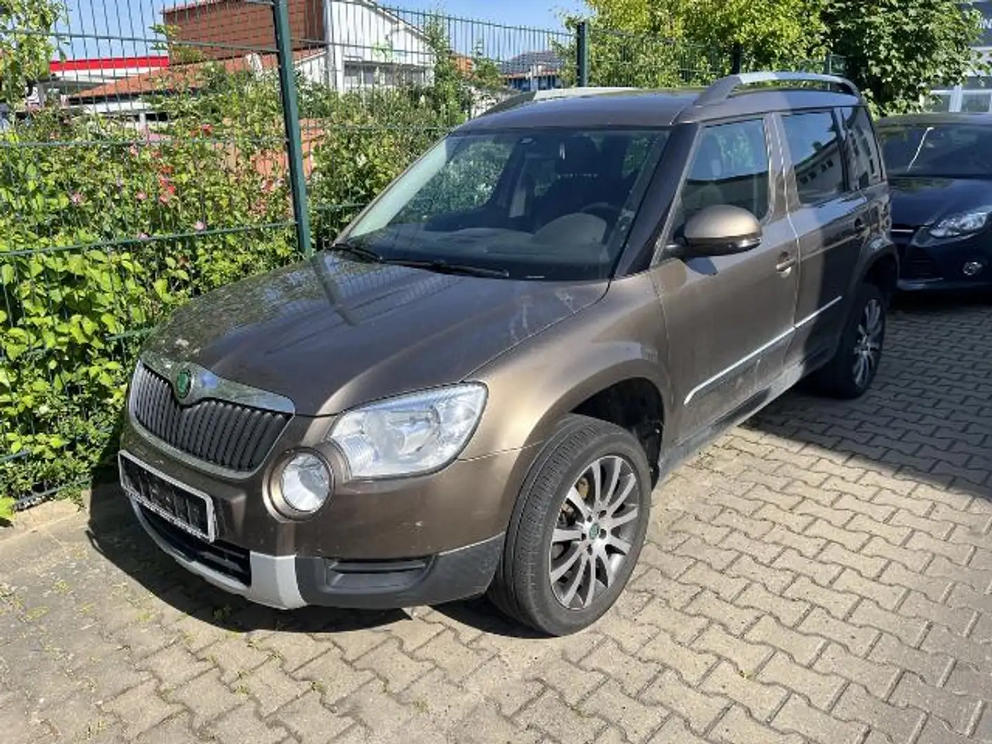 Skoda Yeti 2.0 TDI Adventure 4x4 - PDC hi - Klima - Tempomat Marrone - 1