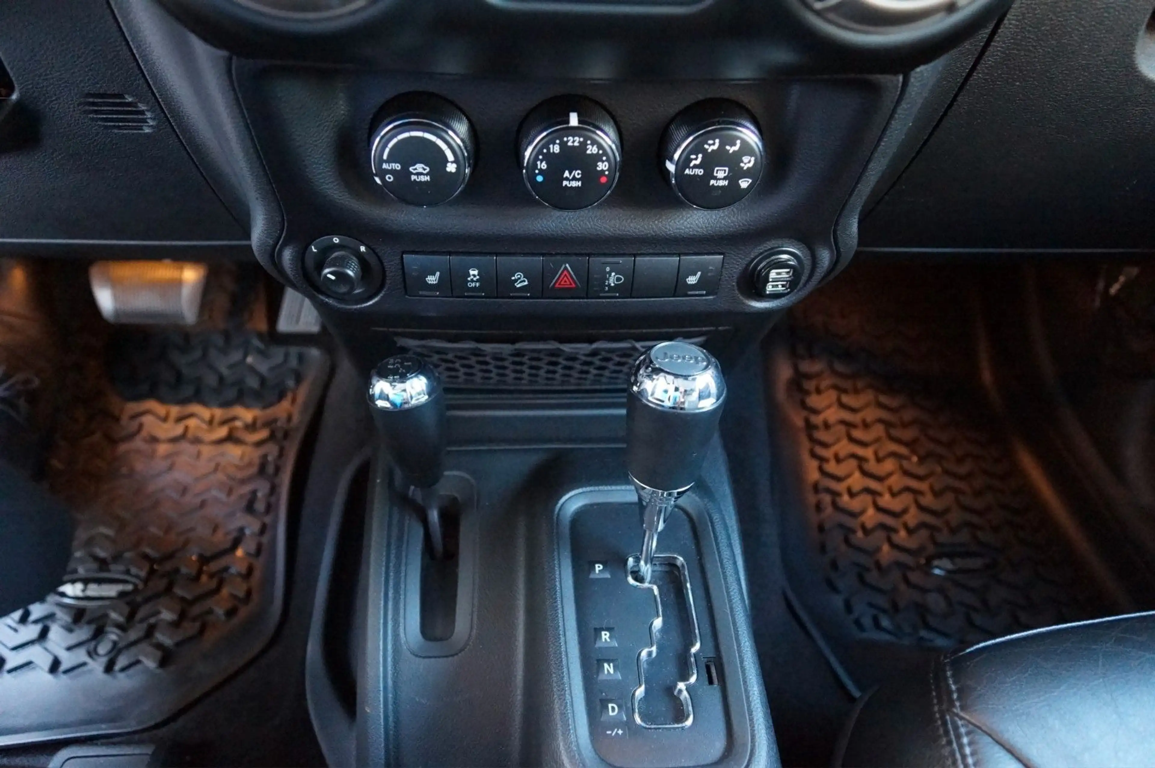 Jeep Wrangler Unlimited 75th Anniversary UNIKAT viele Anbauten — photo 9