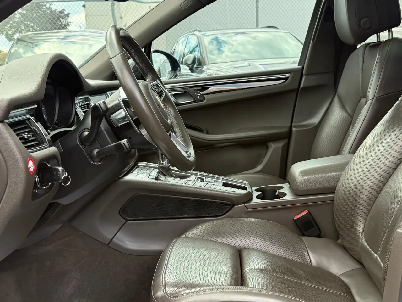 Porsche Macan снимка Porsche Macan