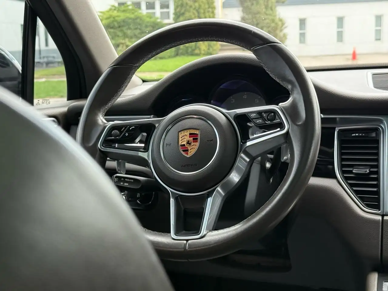 Porsche Macan снимка Porsche Macan