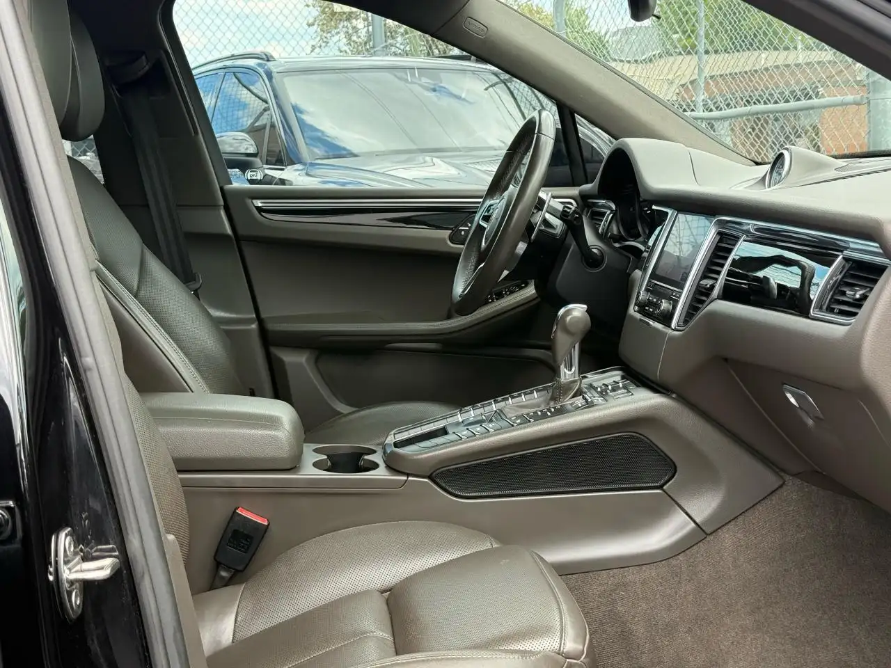 Porsche Macan снимка Porsche Macan