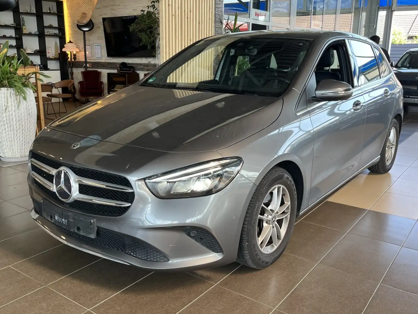 Mercedes-Benz B 200 d 8G Style AHK Navi LED dig.Cockpit R.Cam Grau - 1