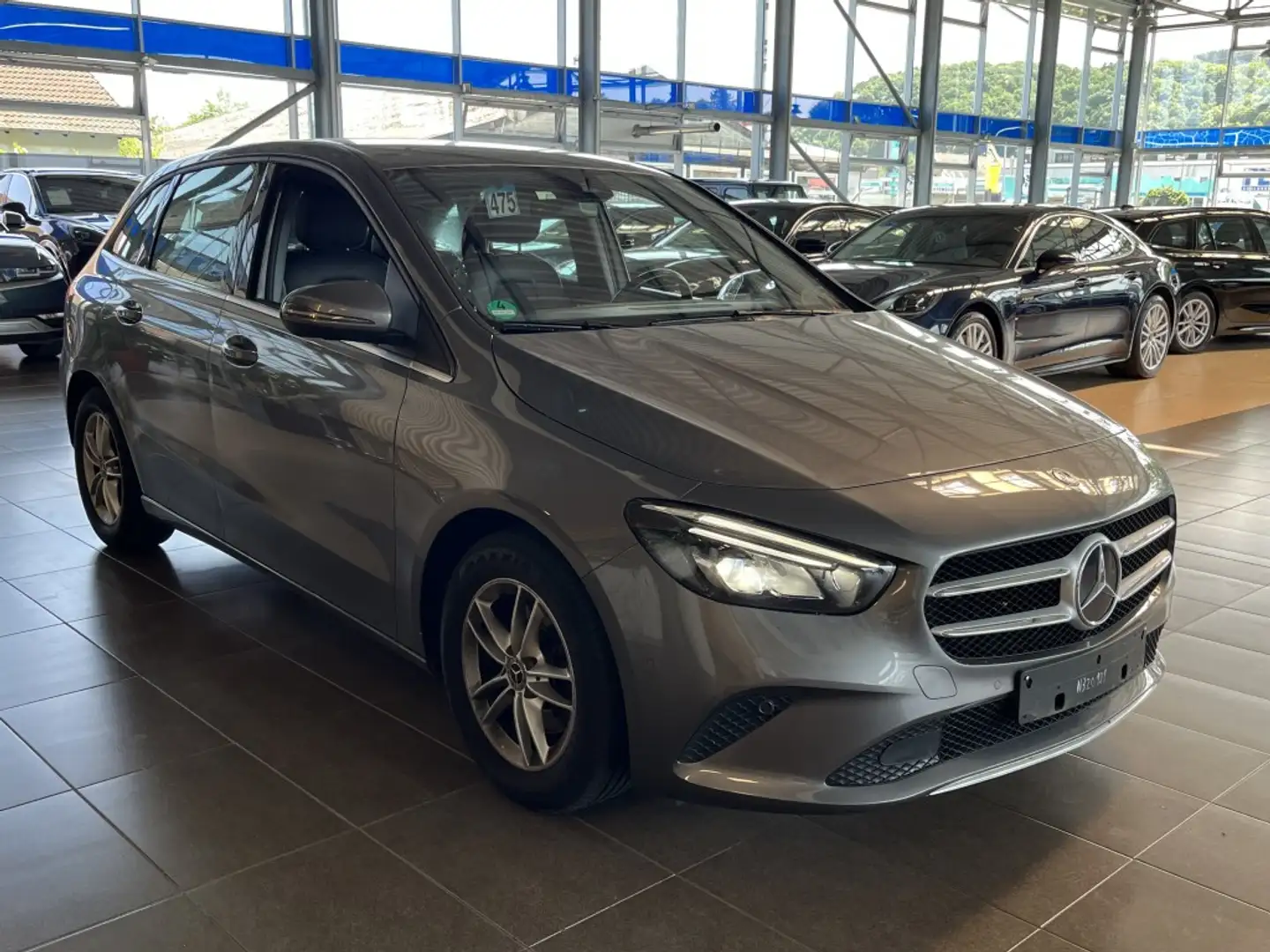 Mercedes-Benz B 200 d 8G Style AHK Navi LED dig.Cockpit R.Cam Grau - 2