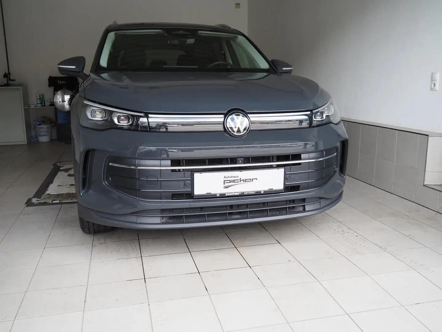 Volkswagen Tiguan Friends TDI 4MOTION DSG Grau - 2