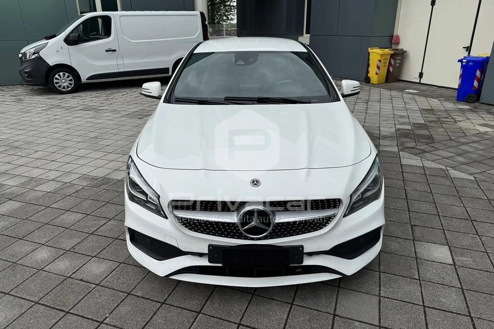 Mercedes-Benz CLA 180 CLA 180 Premium Wit - 2