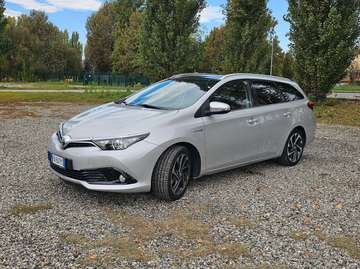 Auris II 2015 Touring Sports Touring Sports 1.8h Business cvt