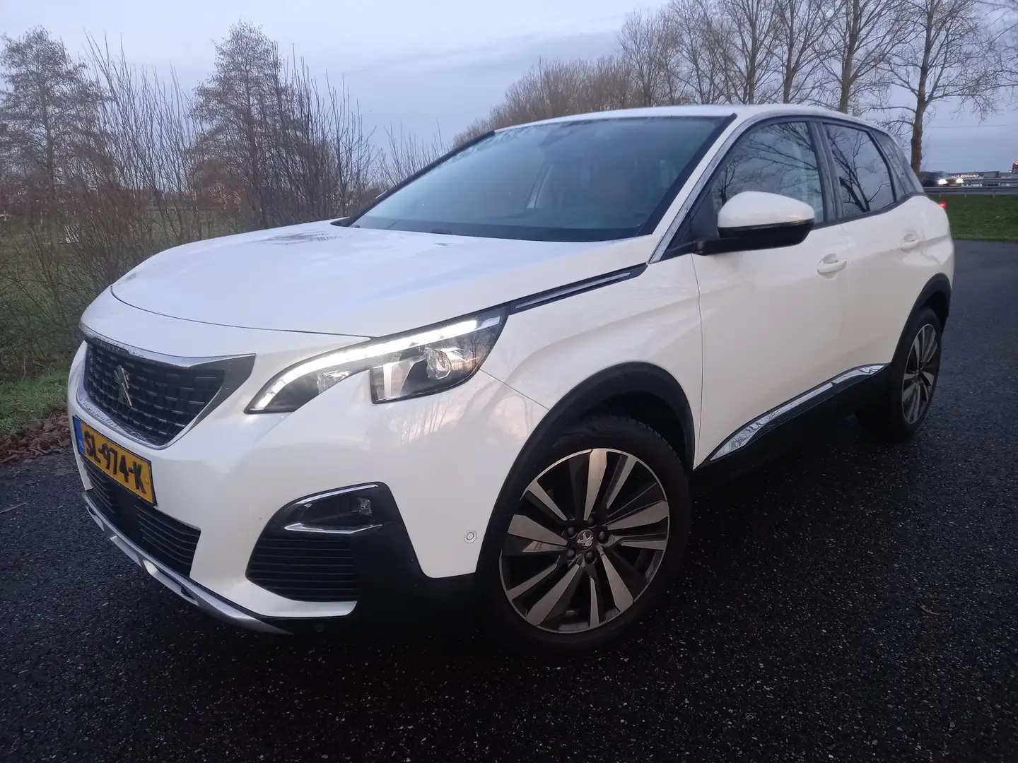Peugeot 3008 1.2 PureTech Blue Lease Premium Blanc - 1