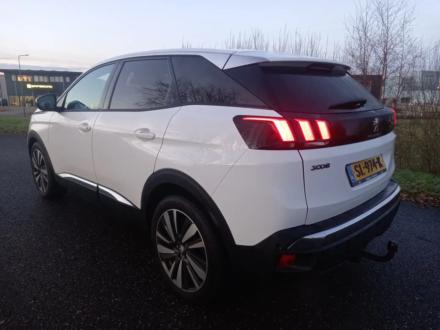 Peugeot 3008 1.2 PureTech Blue Lease Premium Blanc - 2