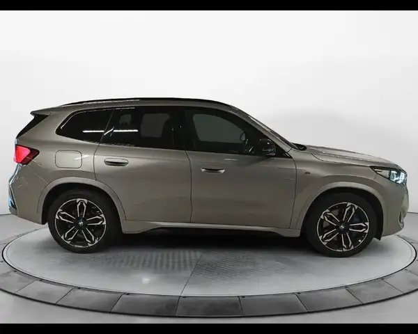 BMW X1 view 5