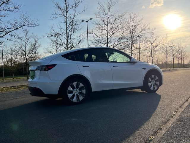 Tesla Model Y Model Y RWD