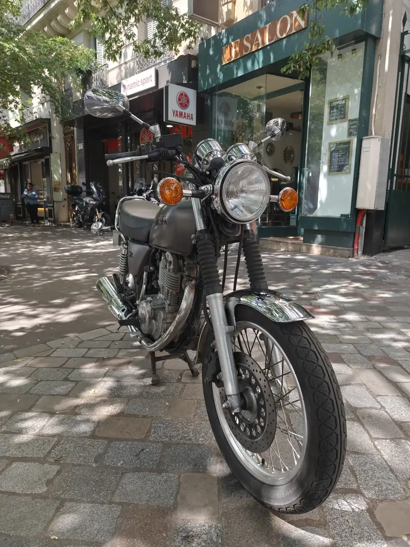 Yamaha SR 400 Gris - 2