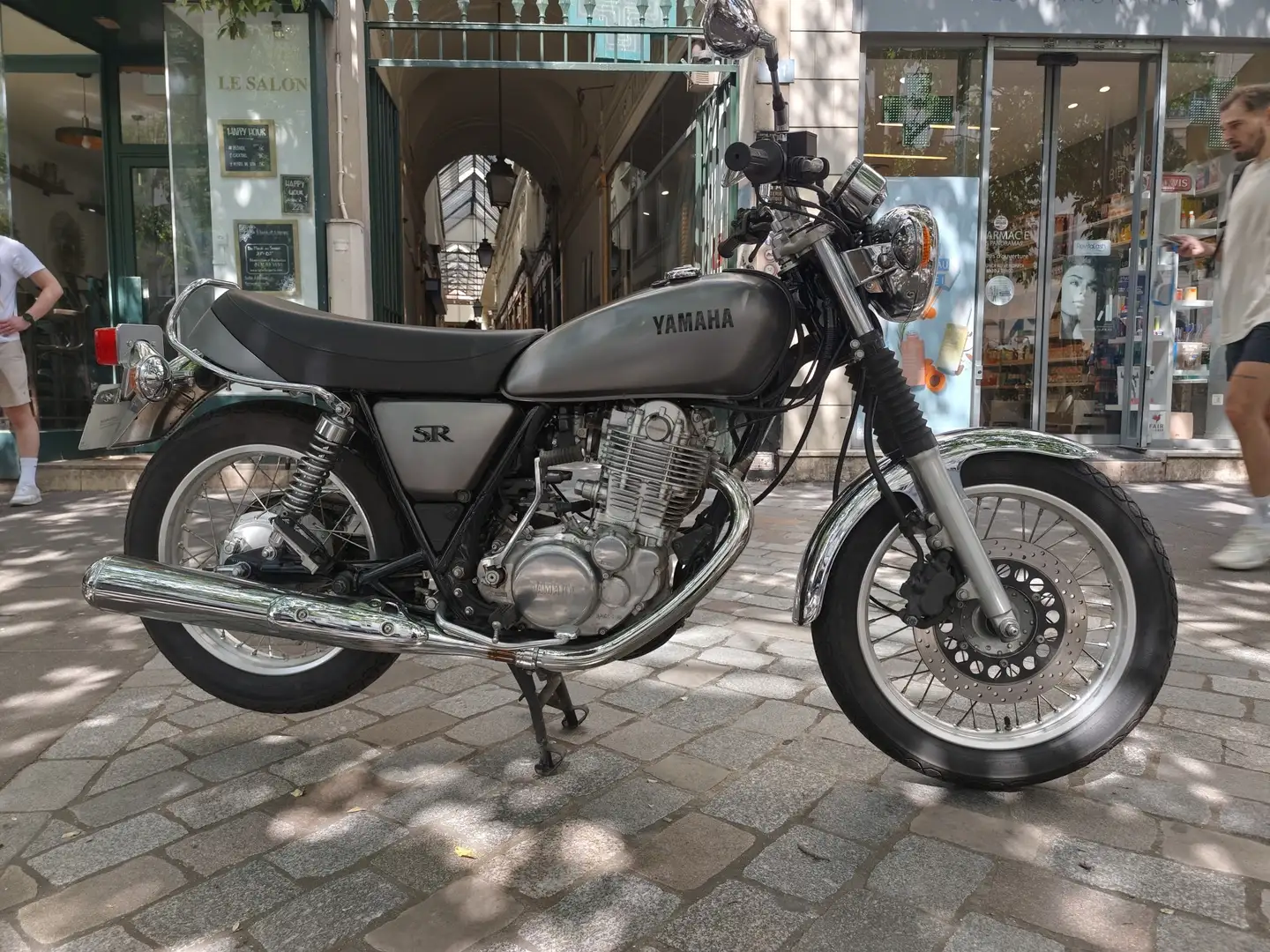 Yamaha SR 400 Gris - 1