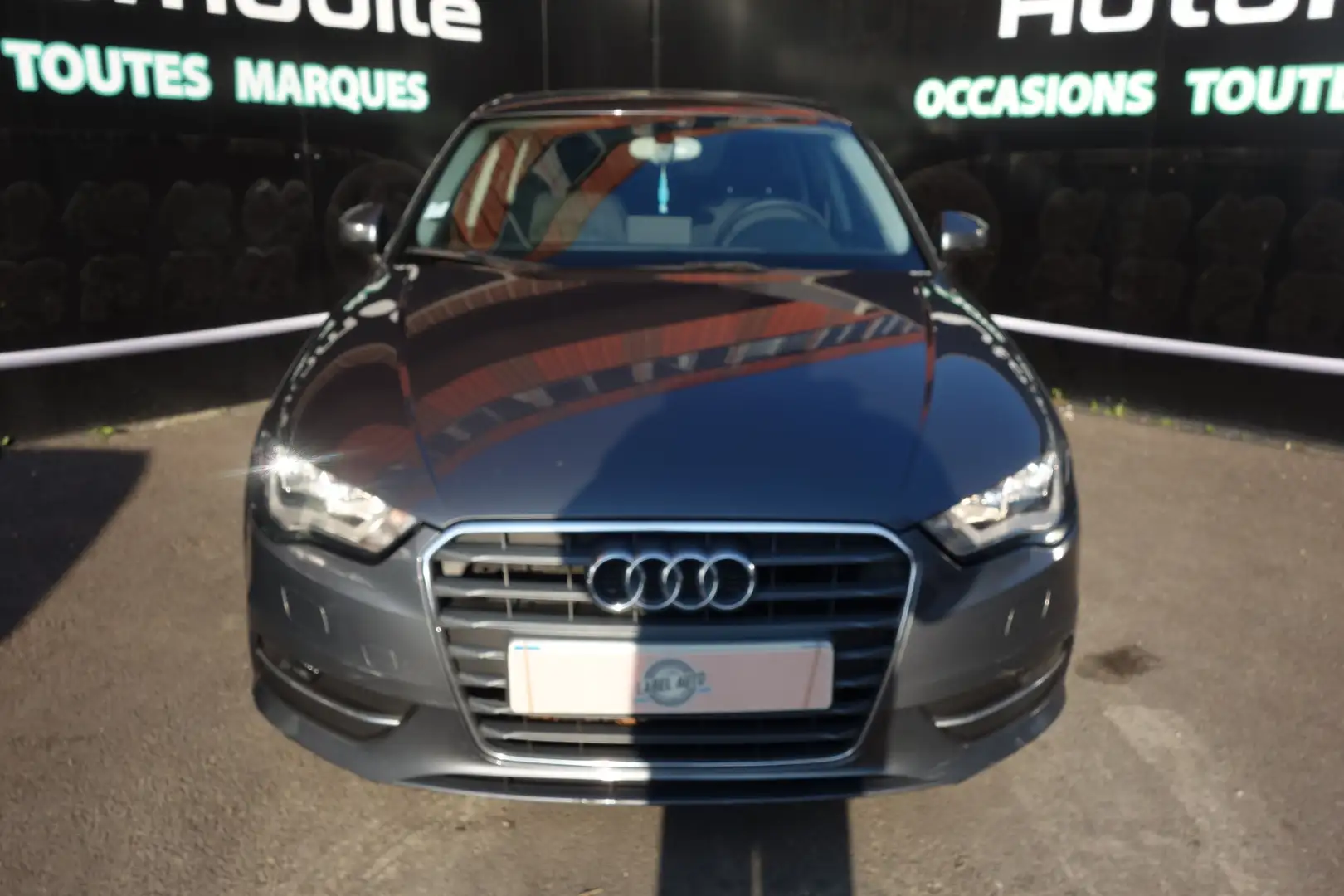 Audi A3 1.6 TDI 110 Attraction S tronic 7 Gris - 2