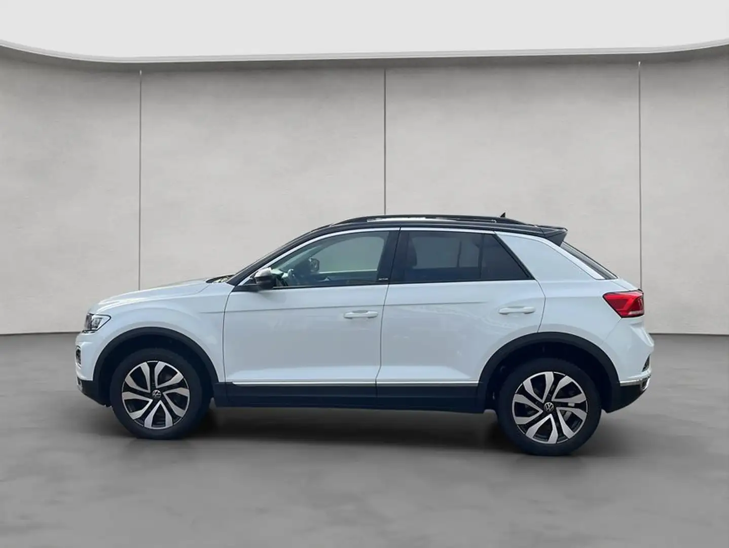 Volkswagen T-Roc 1.5 TSI ACTIVE DSG AHK LED NAVI Wit - 2