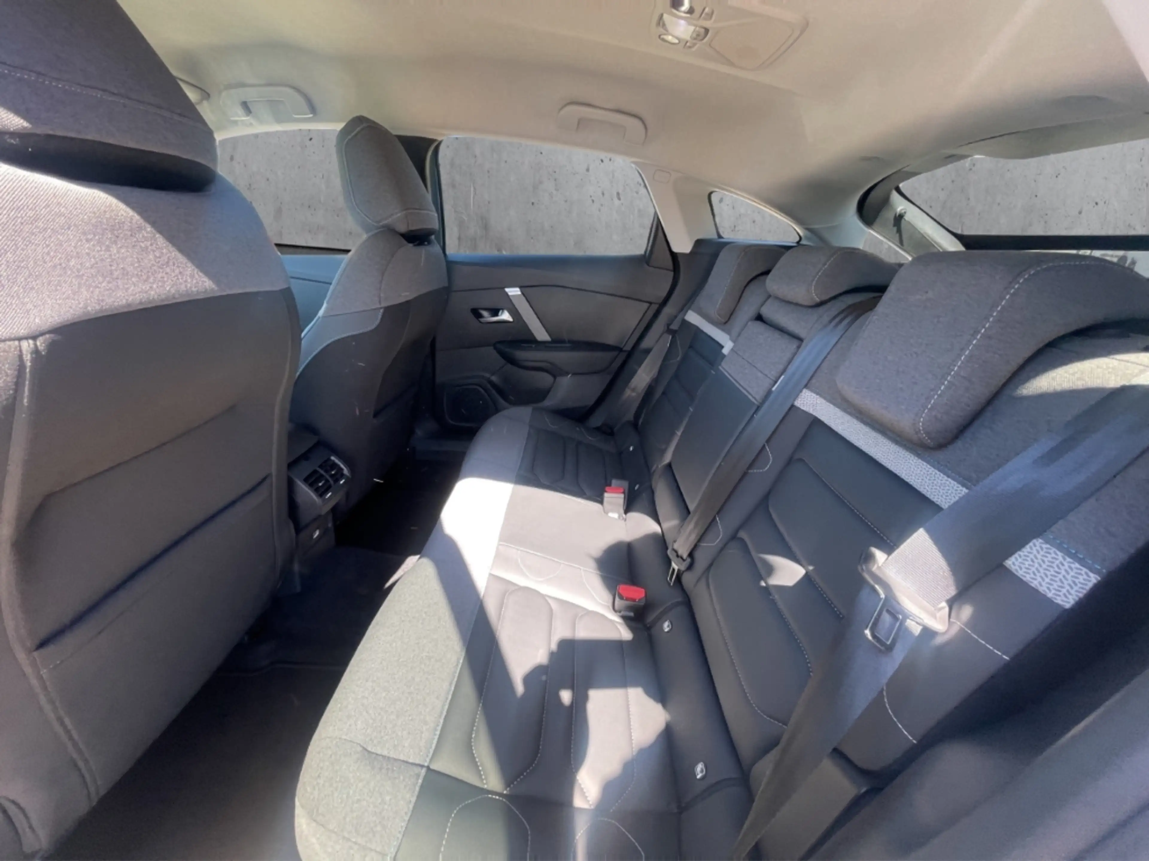 Citroen C4 PT 130 EAT8 Shine Navi 360 Kamera LED Apple CarPla — photo 8