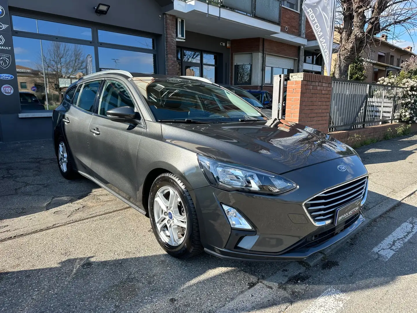 Ford Focus 1.5 EcoBlue 120 CV automatico SW Business Co-Pilot Grijs - 2