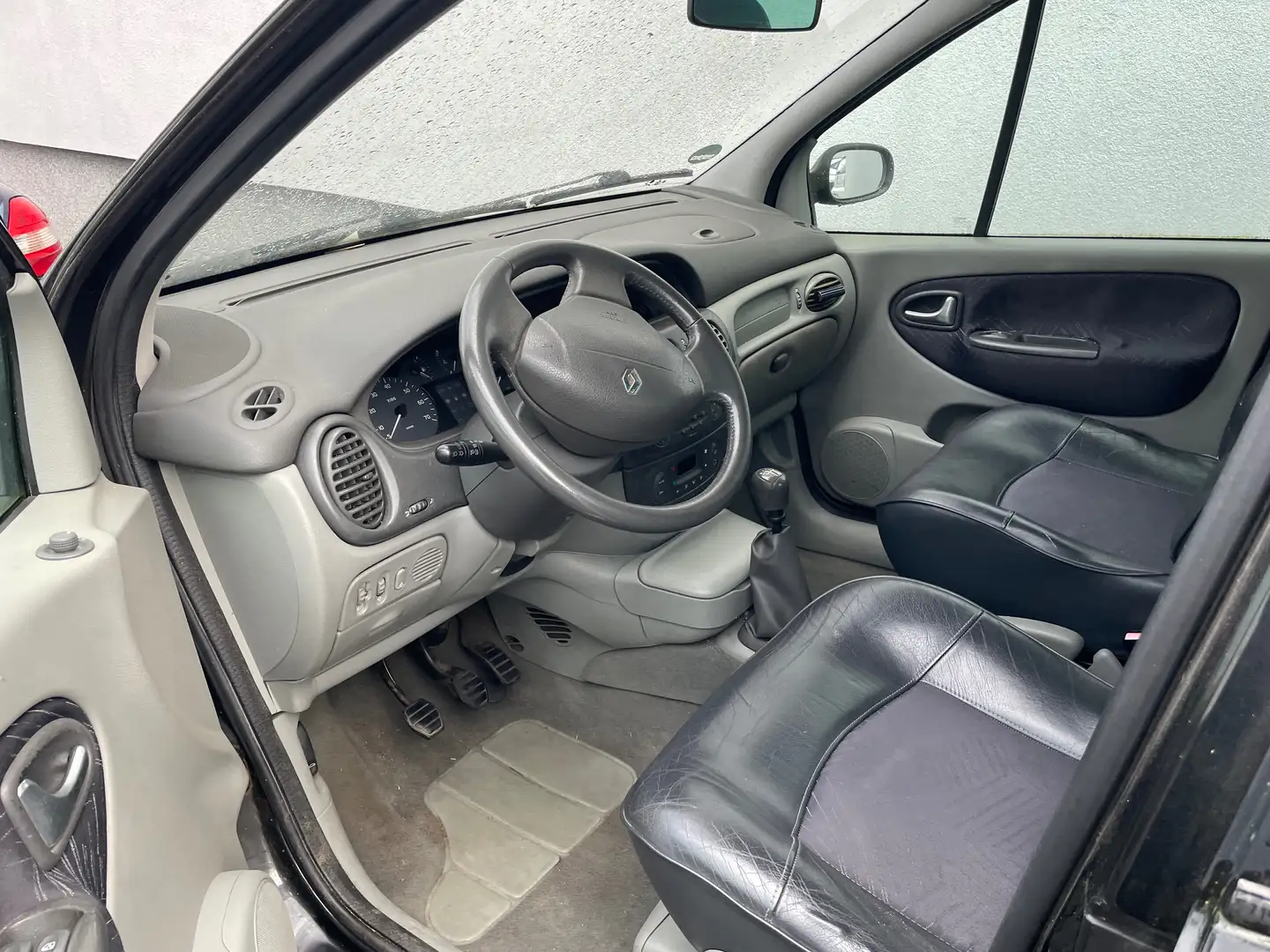 Renault Scenic Schwarz - 2