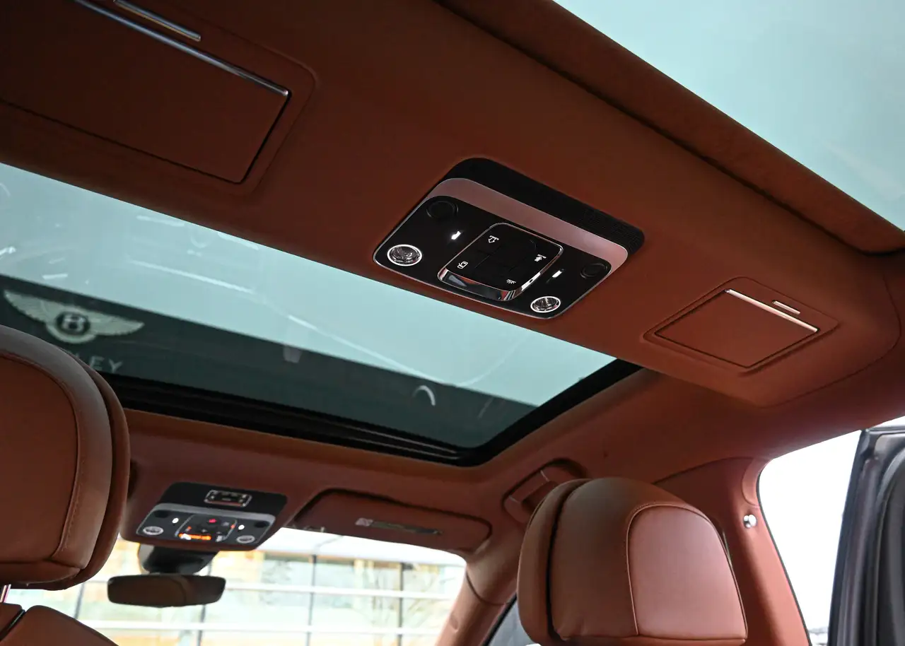 Bentley Flying Spur снимка Bentley Flying Spur