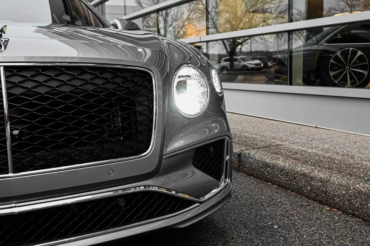 Bentley Flying Spur снимка Bentley Flying Spur