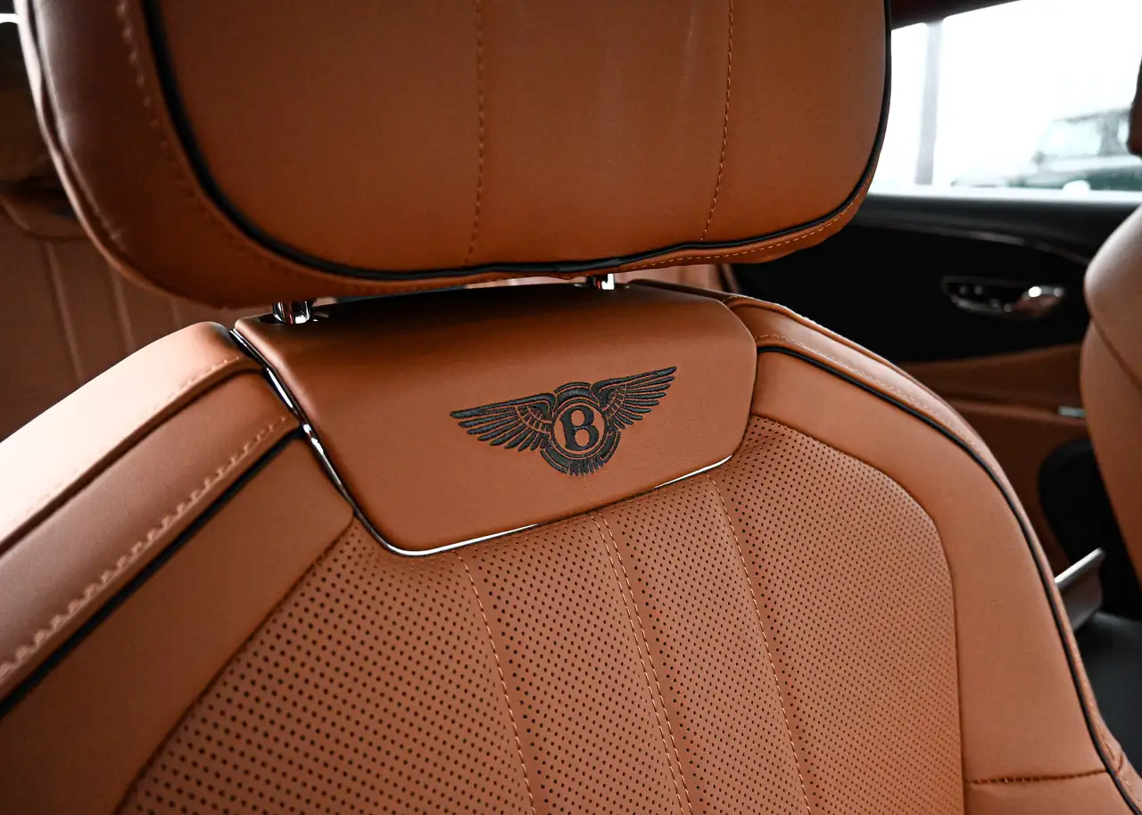 Bentley Flying Spur снимка Bentley Flying Spur