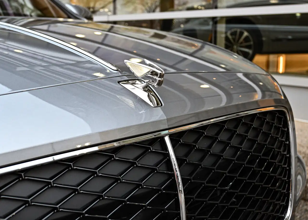 Bentley Flying Spur снимка Bentley Flying Spur