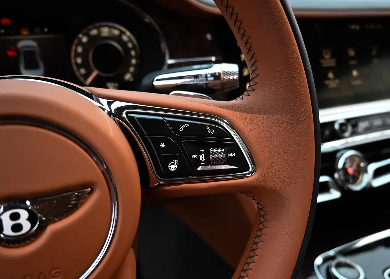 Bentley Flying Spur снимка Bentley Flying Spur