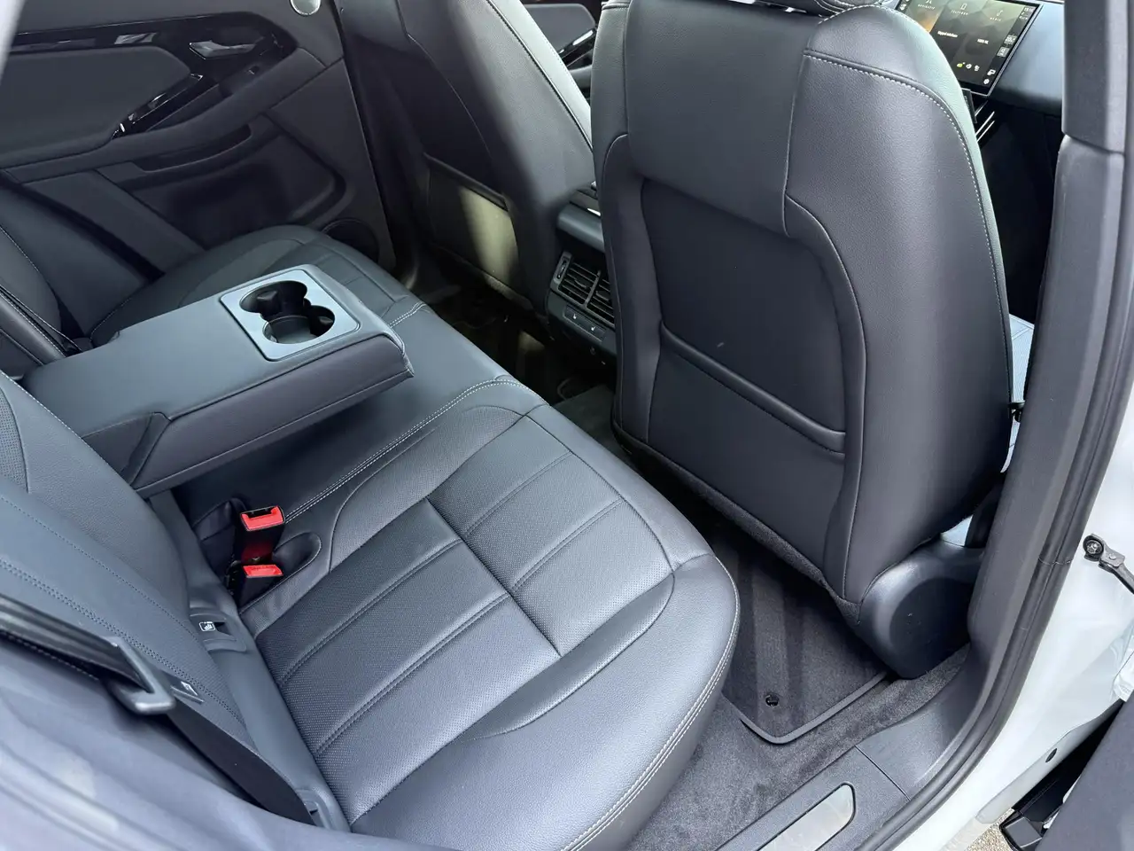 Land Rover Range Rover Evoque 2026 — фото 16