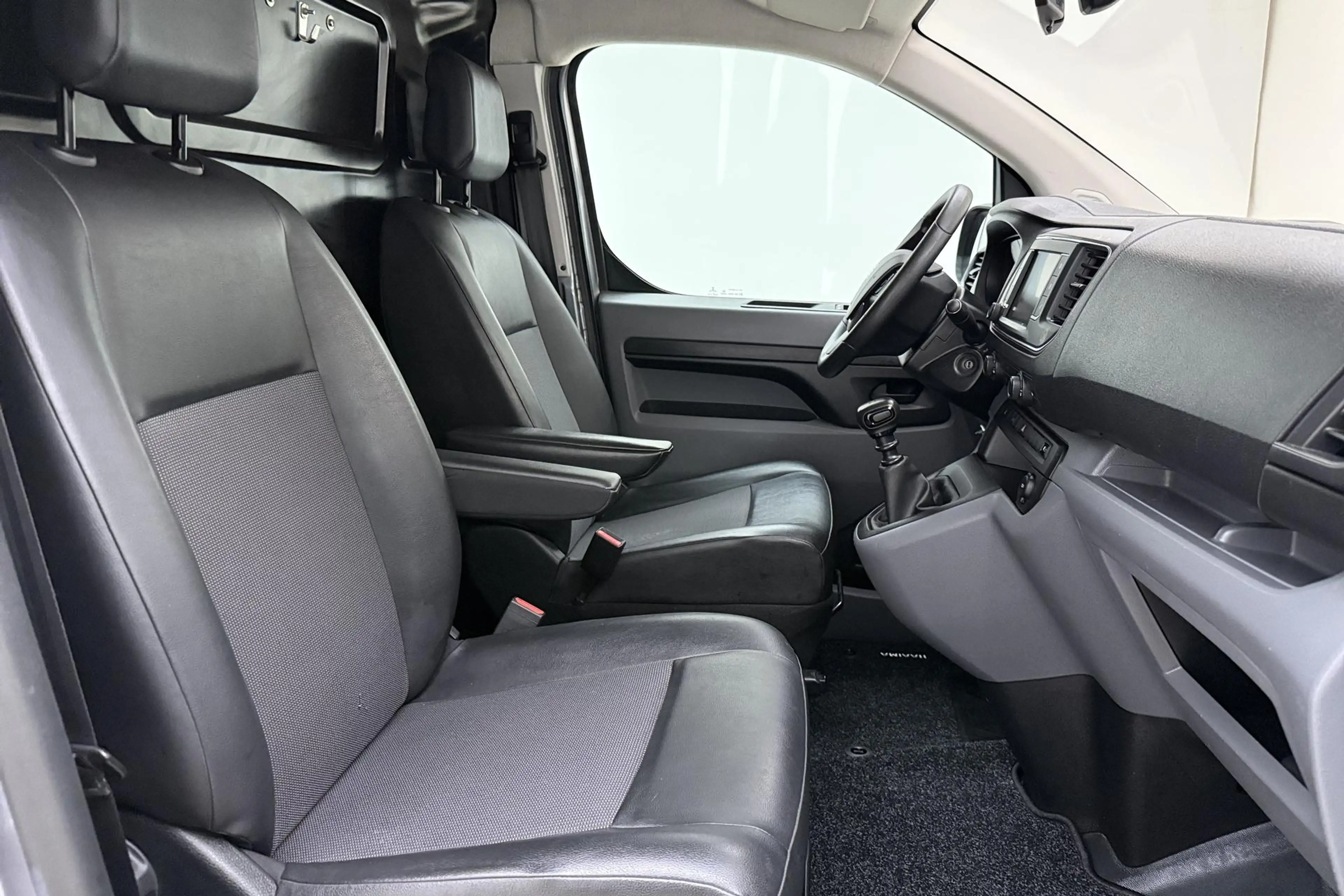Peugeot Expert 2.0 BlueHDI 120 Long Asphalt | Trekhaak | Laadruim — photo 6