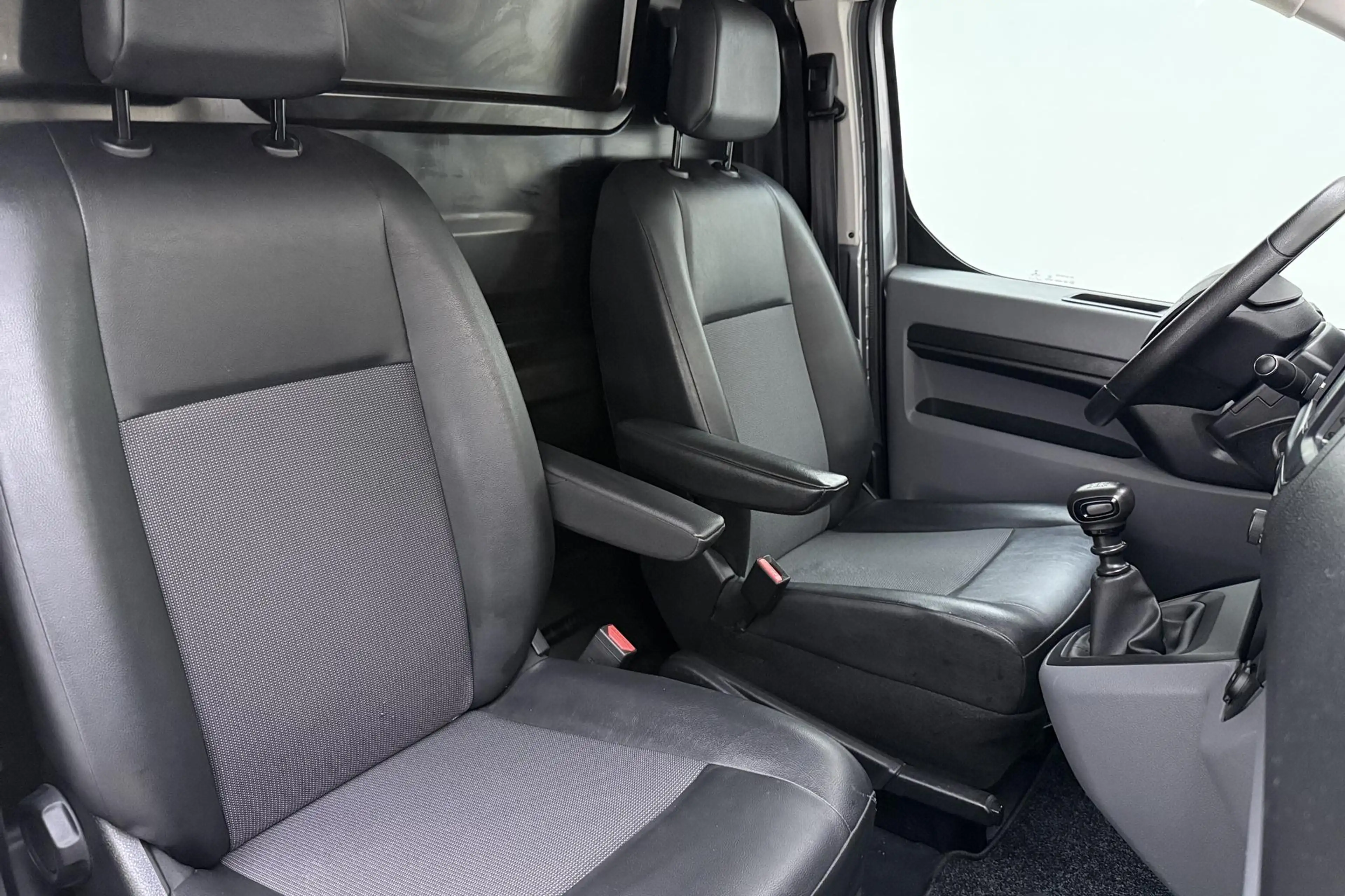 Peugeot Expert 2.0 BlueHDI 120 Long Asphalt | Trekhaak | Laadruim — photo 12