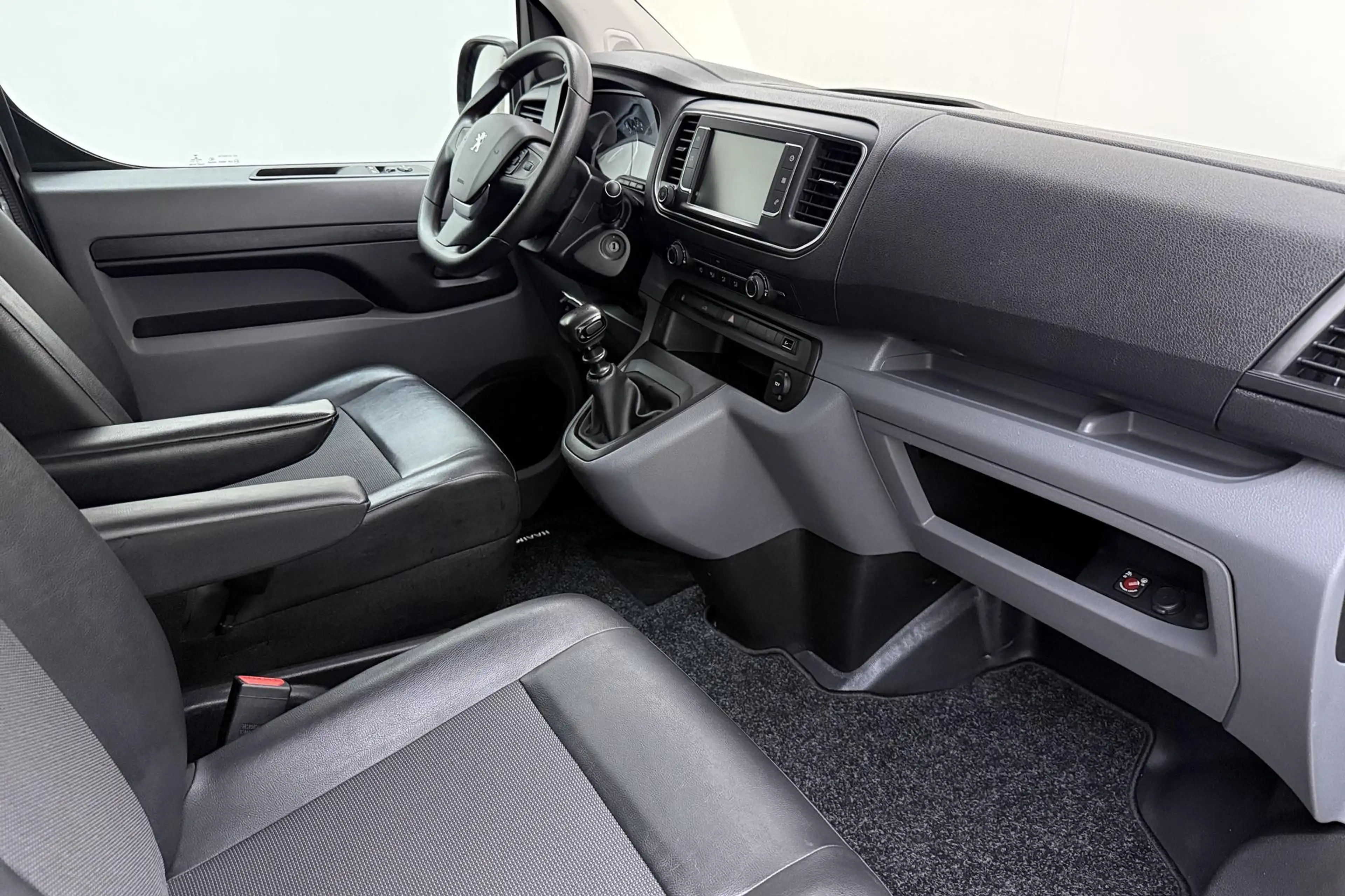 Peugeot Expert 2.0 BlueHDI 120 Long Asphalt | Trekhaak | Laadruim — photo 7