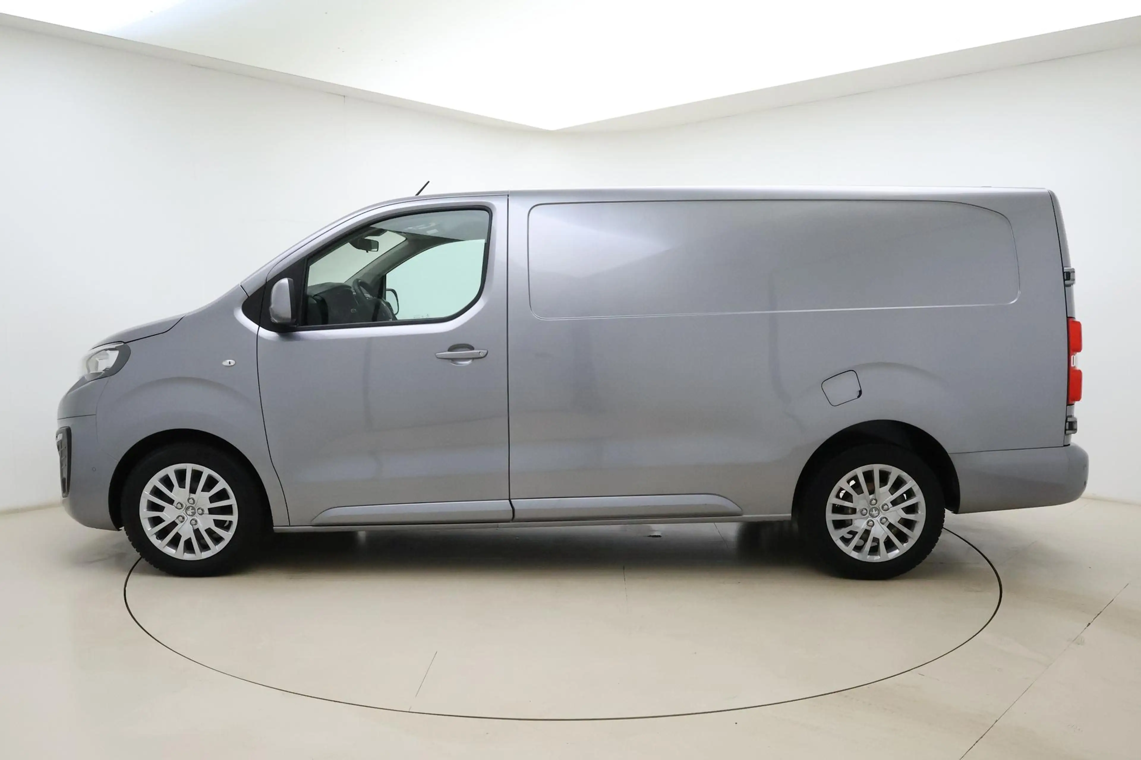 Peugeot Expert 2.0 BlueHDI 120 Long Asphalt | Trekhaak | Laadruim — photo 2