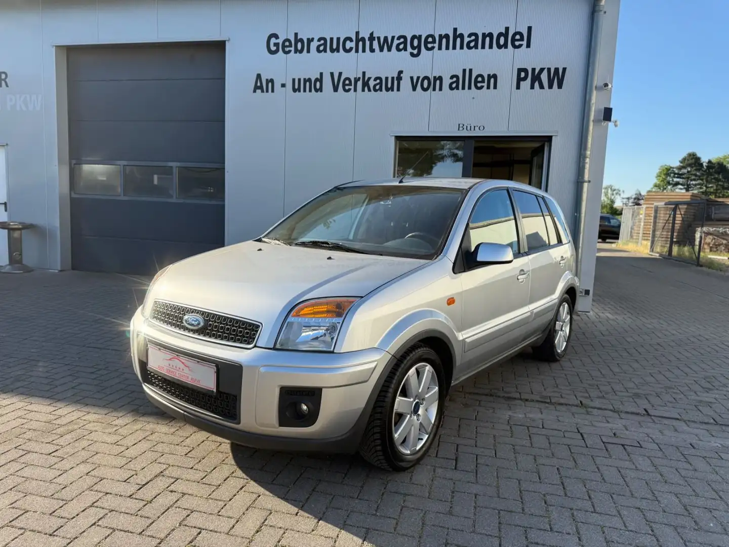 Ford Fusion Plus*AUTOMATIK*GJREIFEN*KLIMAAUTO*LMFELGE Plateado - 1