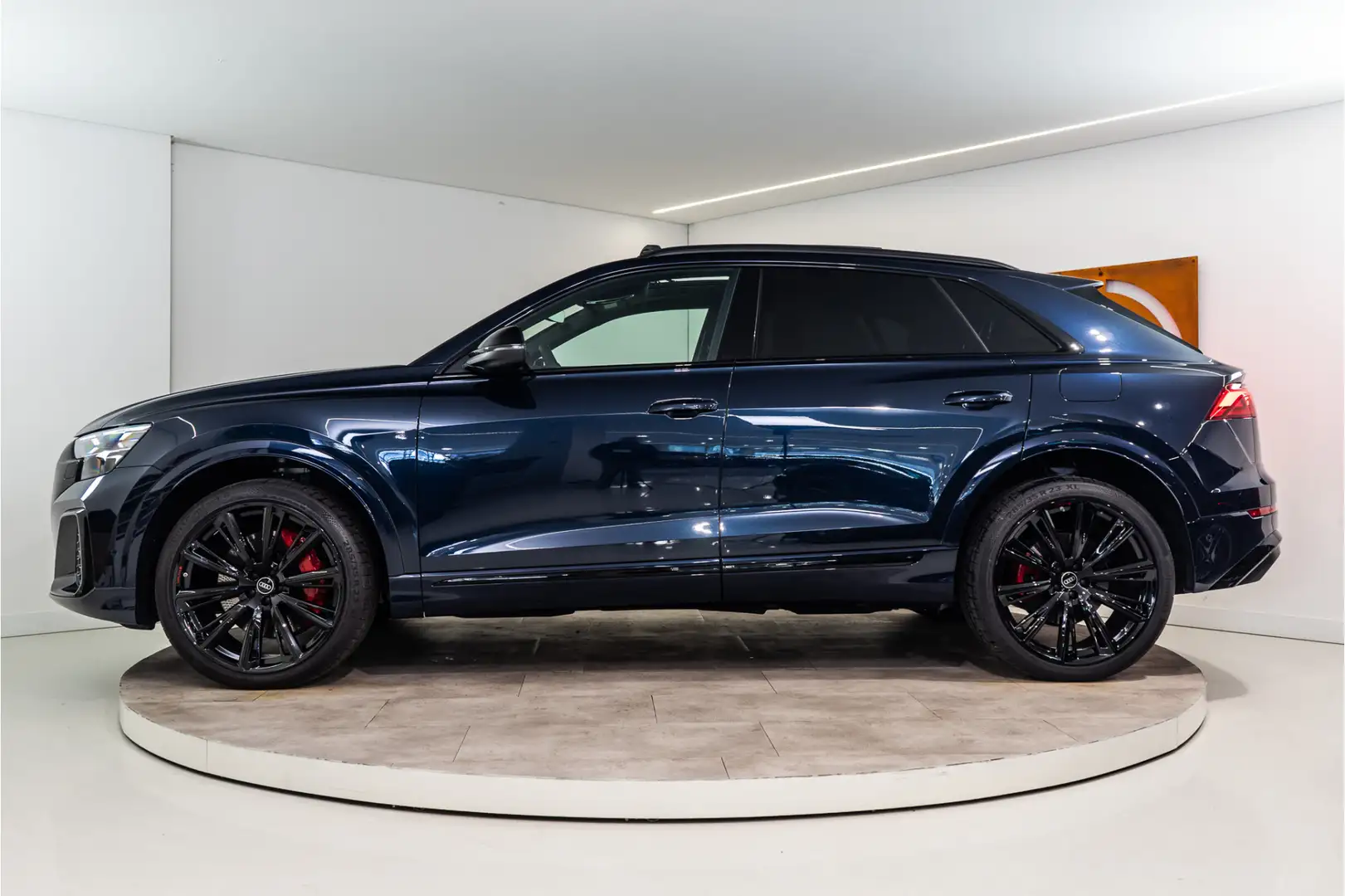 Audi Q8 60 TFSI E Quattro S-Edition Competition 490PK FACE Blauw - 2