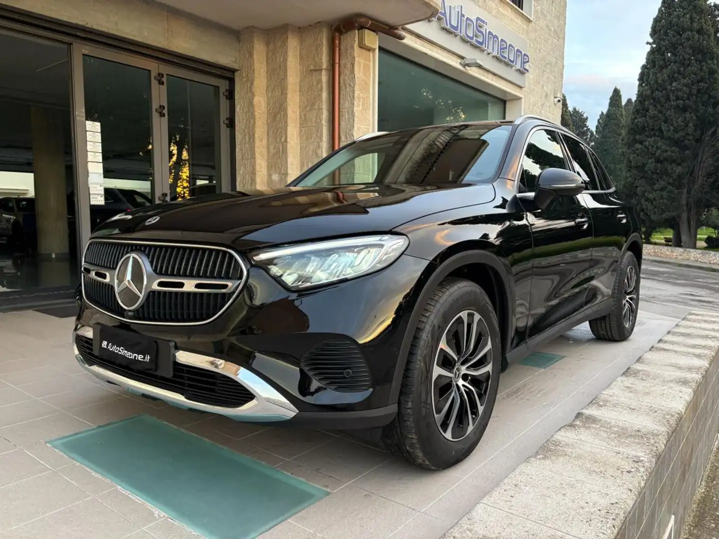 Mercedes-Benz GLC 200 d 4Matic Mild Hybrid Advanced Plus. Czarny - 1