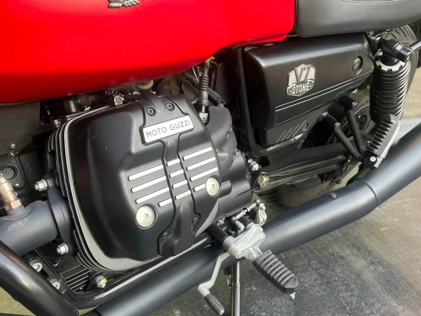 Moto Guzzi V 7 stone in formula 50% Rosso - 2