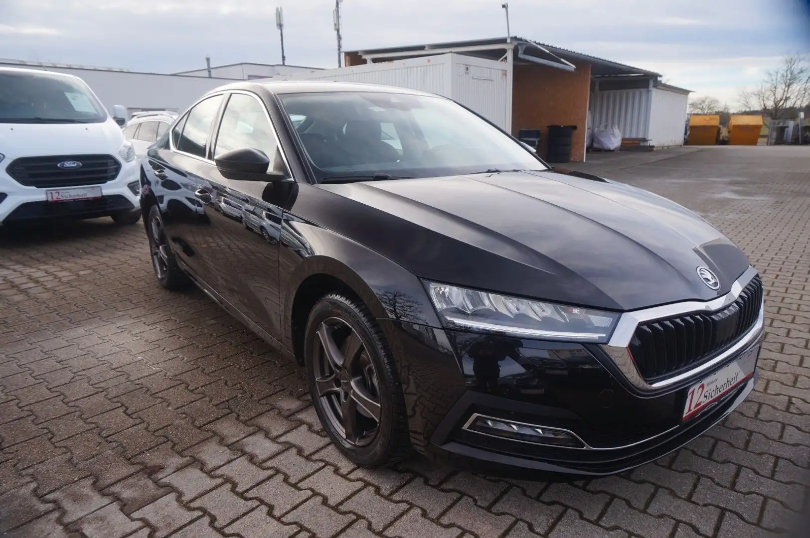 Skoda Octavia Lim ACC*NAV*LED*HEAD*LANE*KAMERA*MEMORY* Schwarz - 2