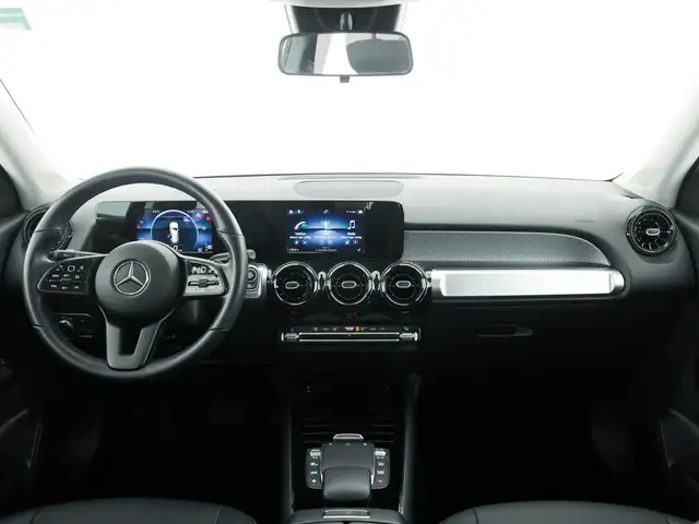 Mercedes-Benz GLB view 9