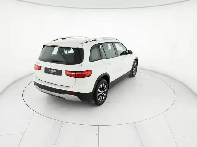 Mercedes-Benz GLB view 3