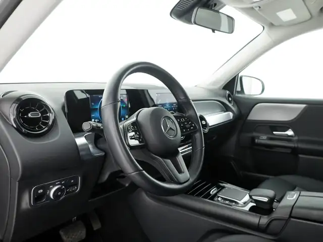 Mercedes-Benz GLB view 11