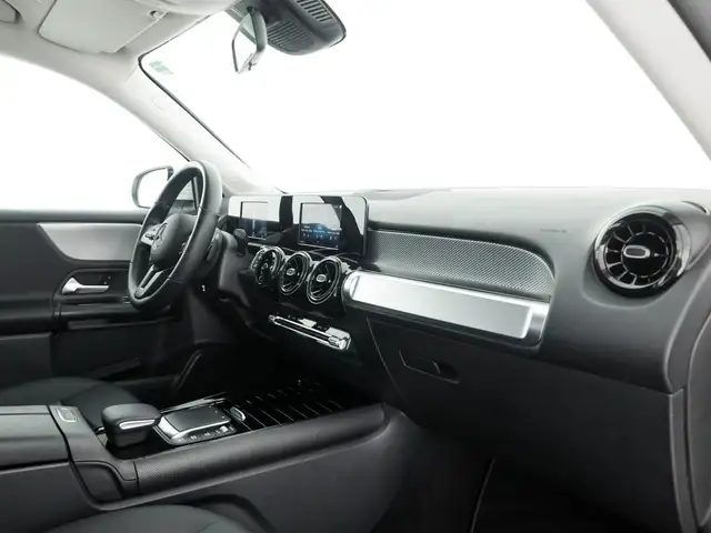 Mercedes-Benz GLB view 10