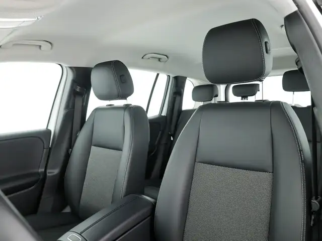 Mercedes-Benz GLB view 13